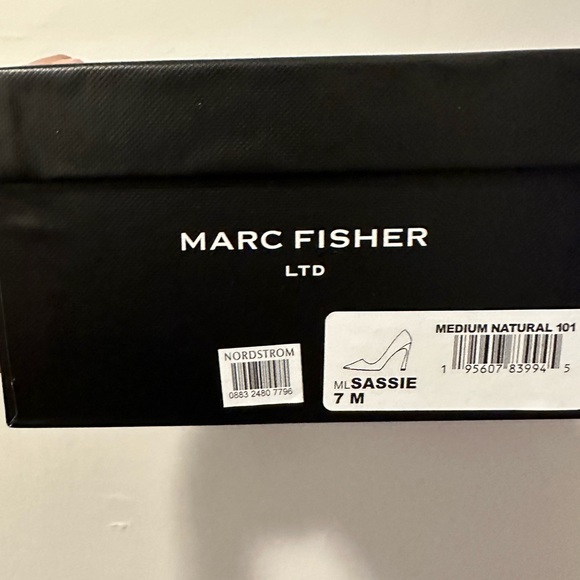 Beautiful Marc fisher heels! - Picture 3 of 7